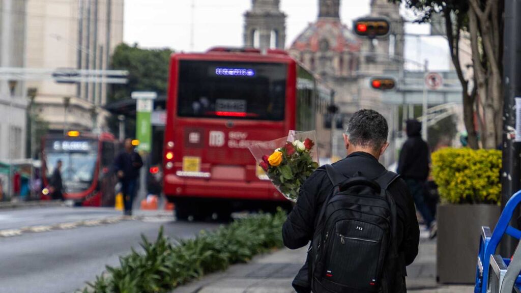 14 de febrero 2026: Profeco alerta y compara flores, chocolates y desayunos para comprar en línea sin riesgos