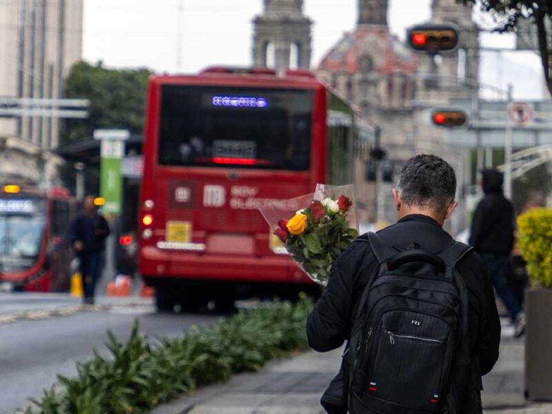 14 de febrero 2026: Profeco alerta y compara flores, chocolates y desayunos para comprar en línea sin riesgos