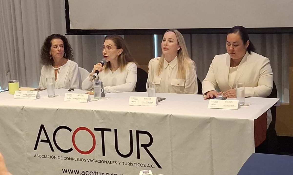 Conferencia de prensa de Acotur. Imagen captada por Licety Díaz para 24 Horas Quintana Roo.