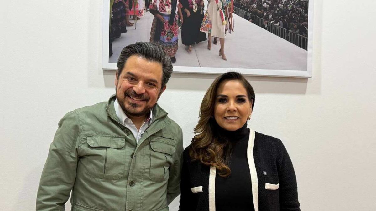 Mara Lezama y Zoe Robledo.