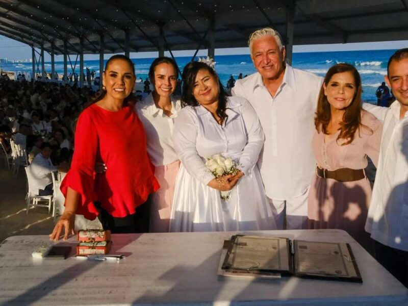 357 parejas se casan en Bodas Colectivas 2026 en Playa Delfines, Cancún