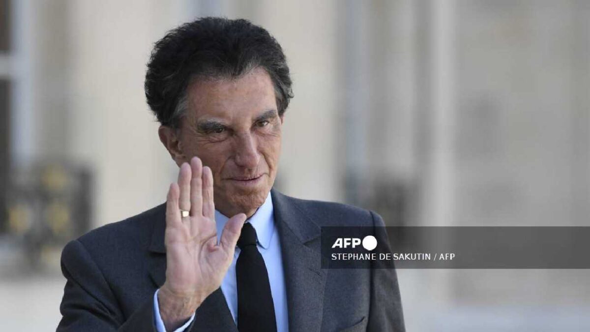 Jack Lang renunció a un cargo en Francia.