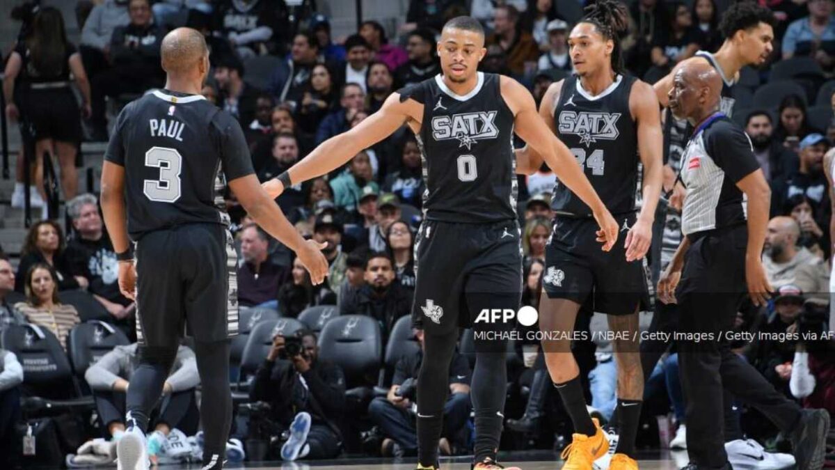 Chris Paul, basquetbolista de la NBA.