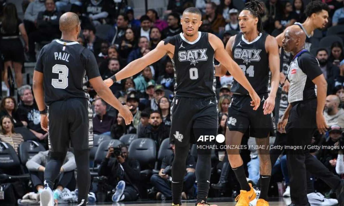 Chris Paul, basquetbolista de la NBA.