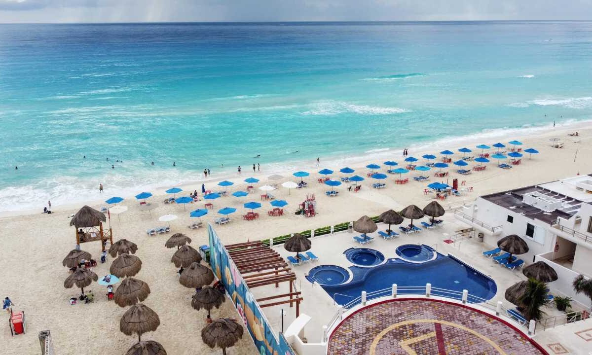 Prevén día caluroso con surada.