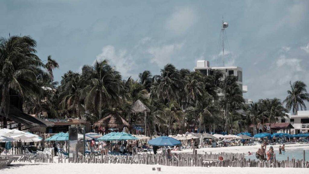 Clima en Quintana Roo: prevén cielo nublado por frente frío 33 y evento de norte por masa de aire polar