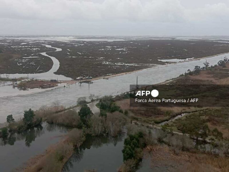 España bajo el agua: lluvias extraordinarias provocan desalojo, trenes cancelados y carreteras cortadas