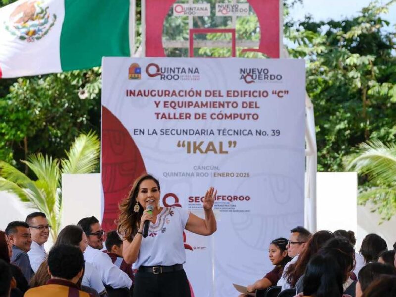Este es el nuevo edificio y equipamiento del Taller de Cómputo de la Secundaria Técnica 39 en Cancún
