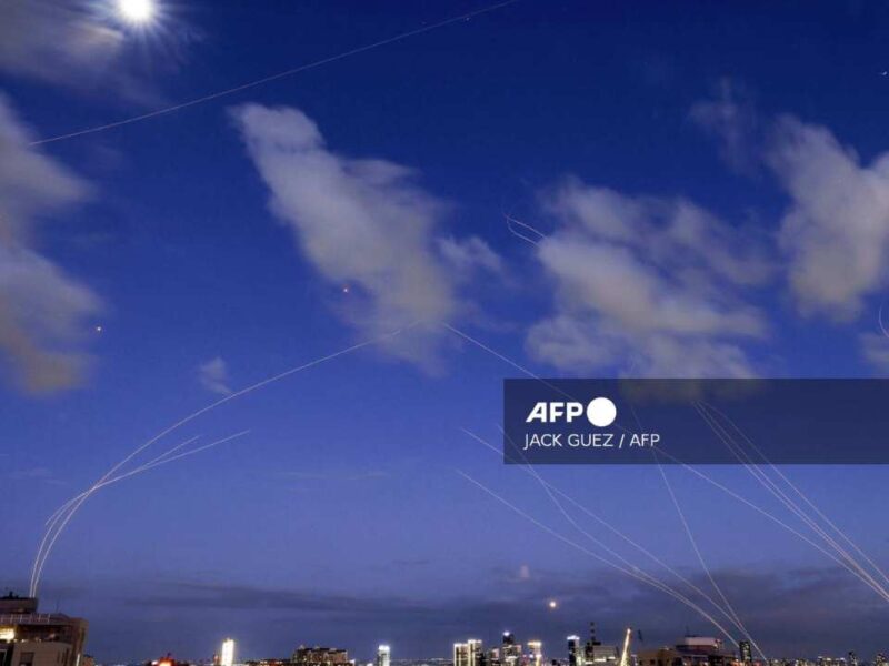 Explosiones sacuden Teherán tras ataques de EE.UU. e Israel; Irán activa planes de contingencia