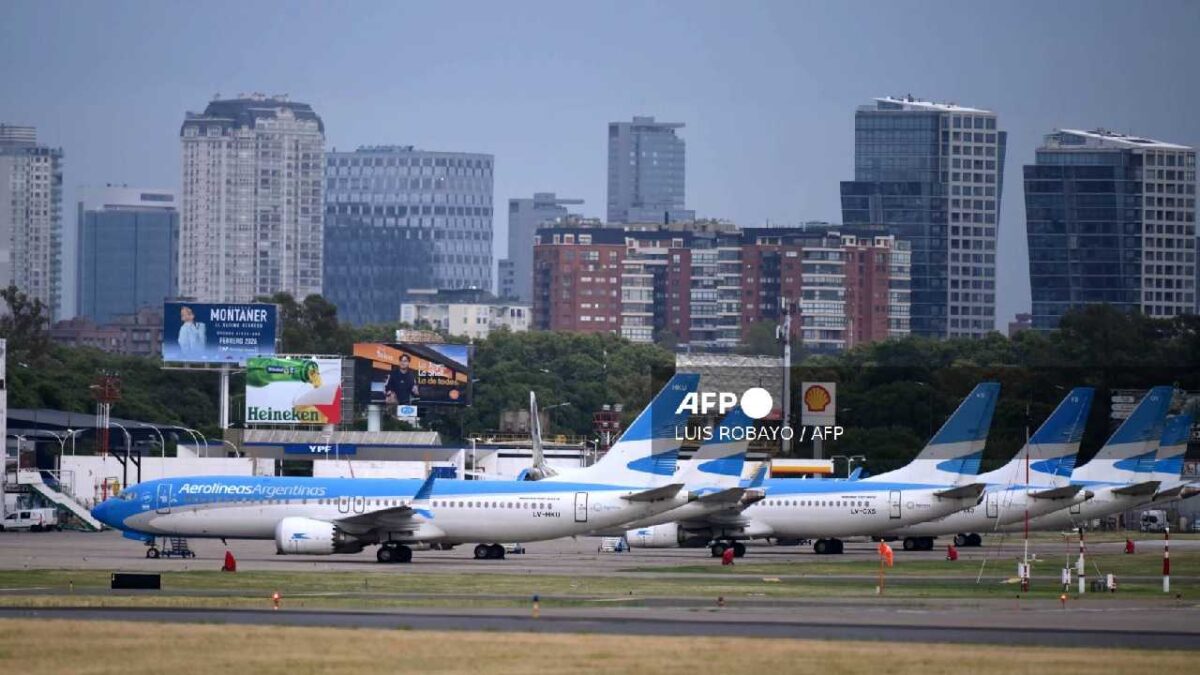 Huelga general paraliza actividades en Argentina.