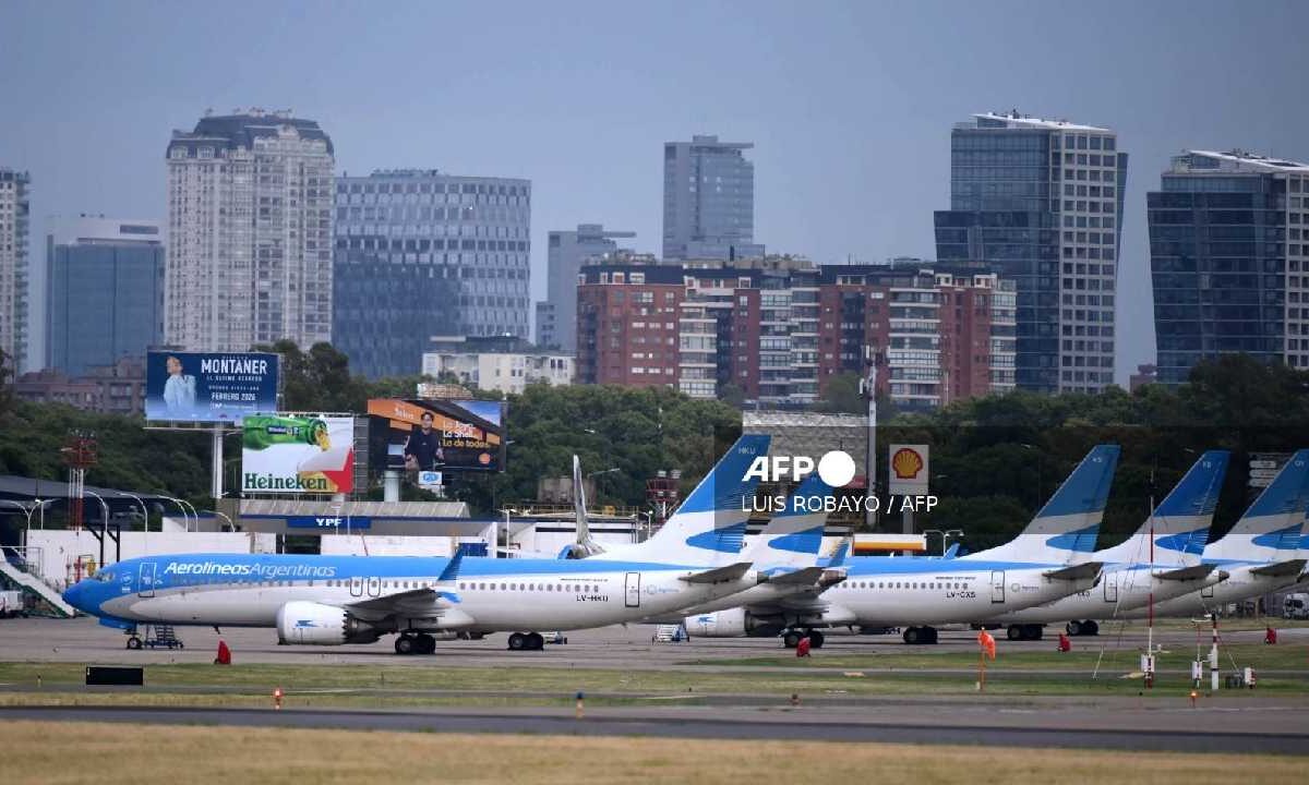 Huelga general paraliza actividades en Argentina.