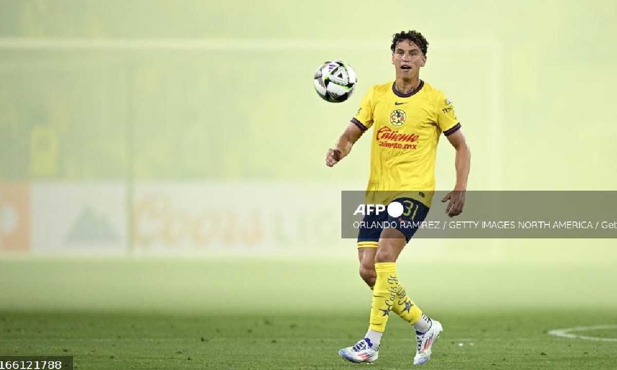 Igor Lichnovsky va al futbol de Turquía.