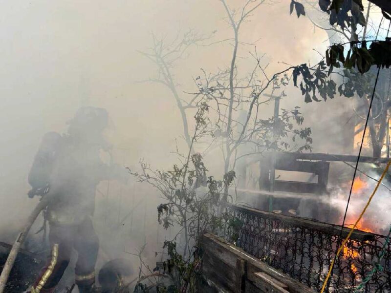 Arde vivienda en la región 237 de Cancún; no se reportan personas lesionadas