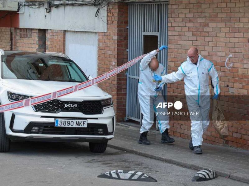 Incendio en un edificio localizado cerca de Barcelona deja 5 adolescentes muertos