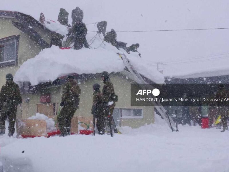 Japón enfrenta una de sus nevadas más mortales en años