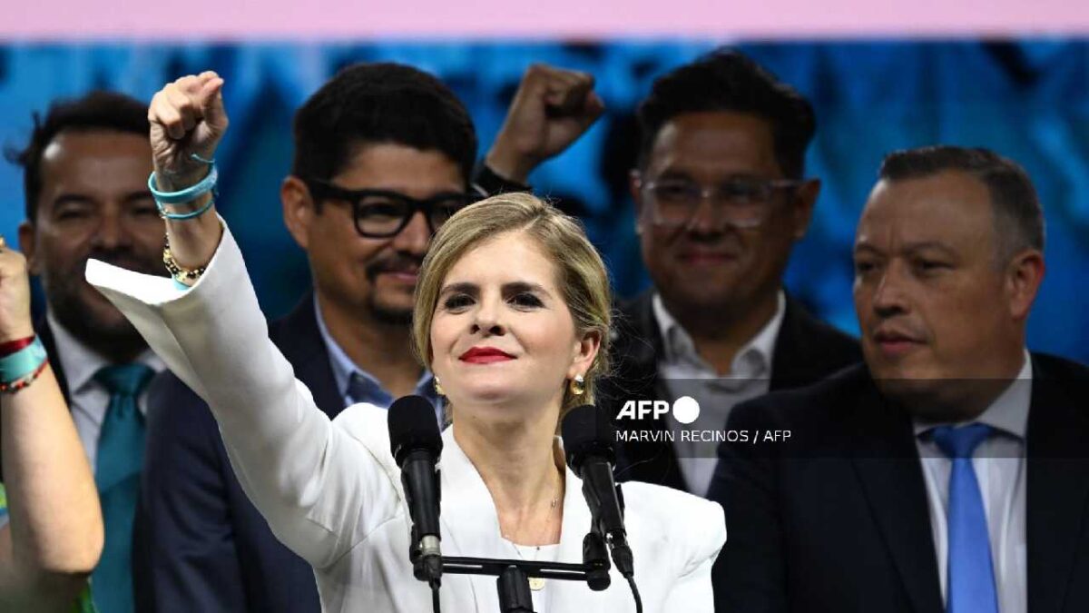 La derechista Laura Fernández gana elecciones.