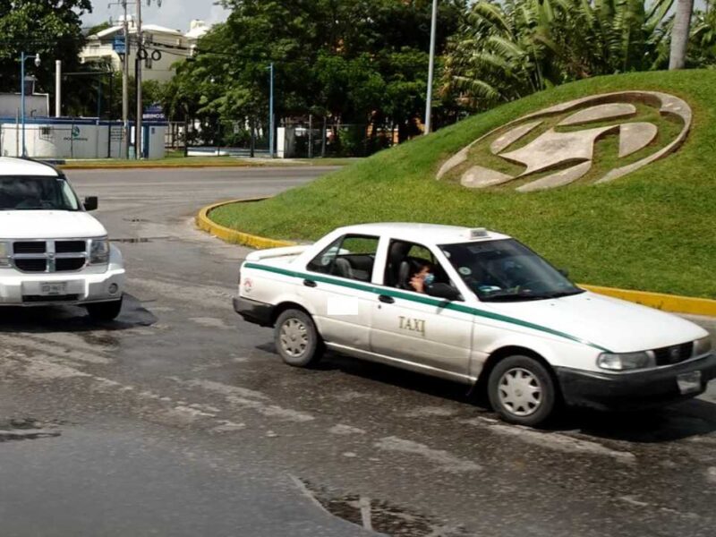 Modernizan parque vehicular de taxis en Cancún: Tsurus fuera, en dos años