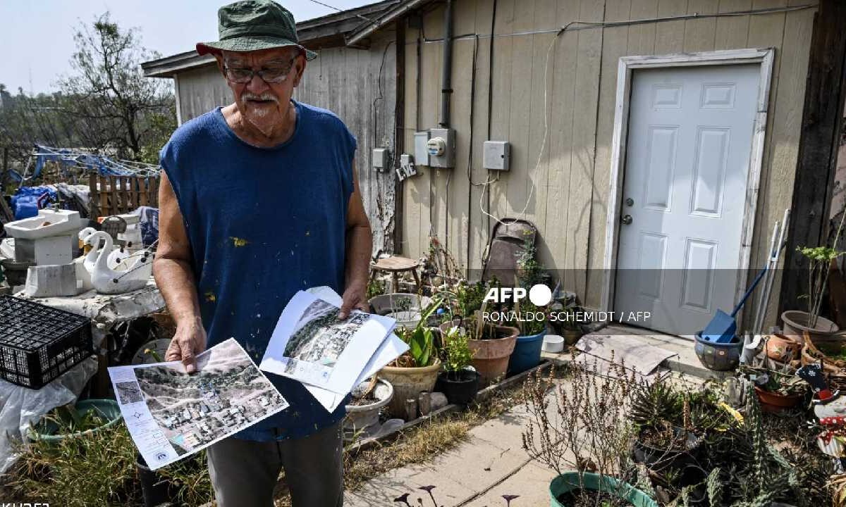 El muro fronterizo sigue en la mente de Trump.