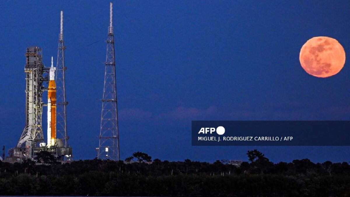 NASA retrasa viaje espacial.