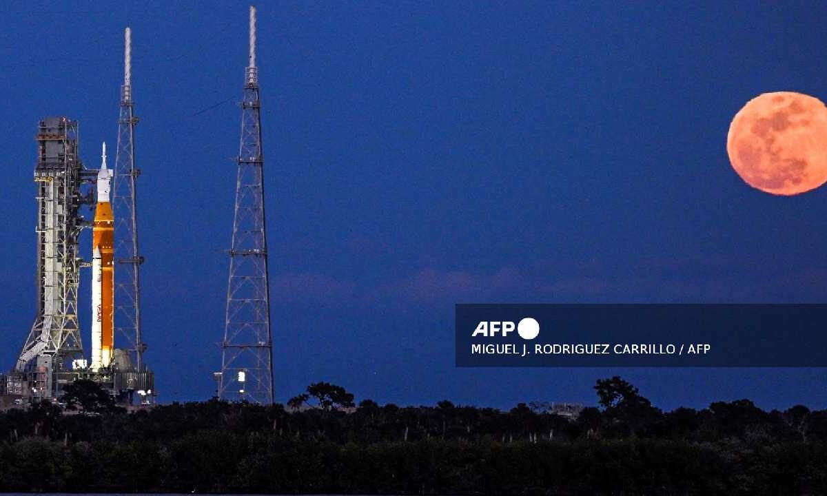NASA retrasa viaje espacial.