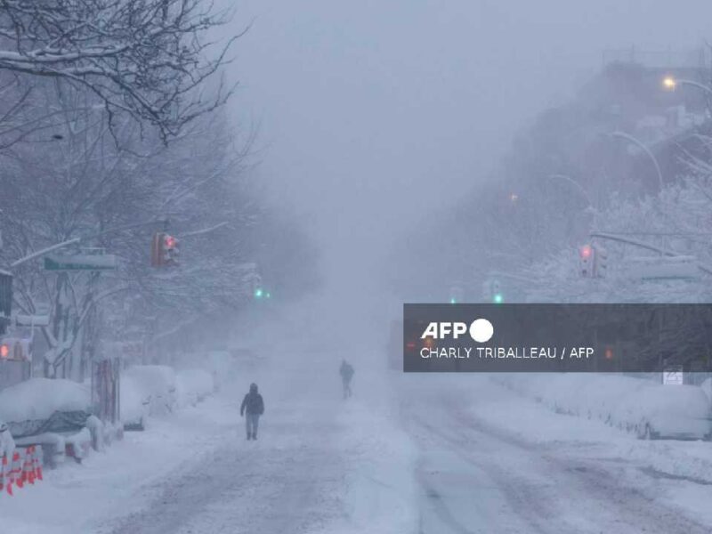 Nueva York decreta toque de queda y paraliza actividades por histórica tormenta invernal
