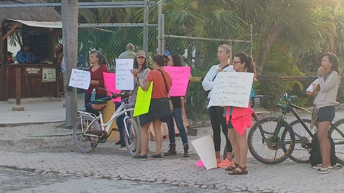 Demandan servicios básicos en Mahahual.