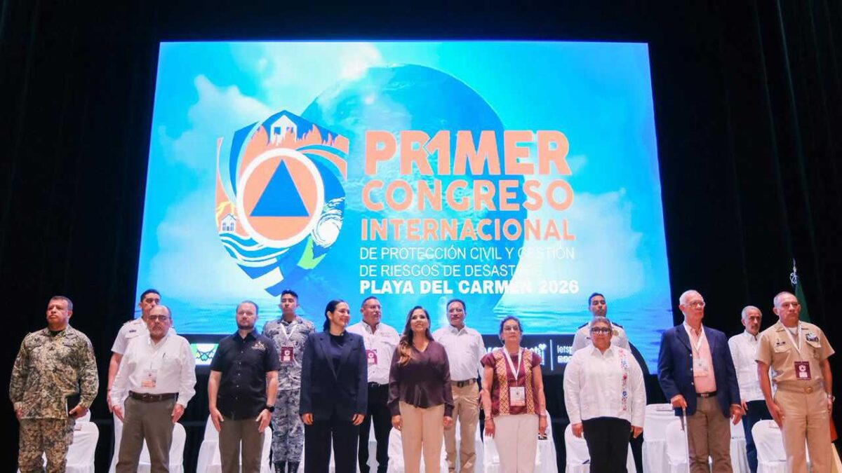 Mara Lezama inauguró congreso de protección civil.