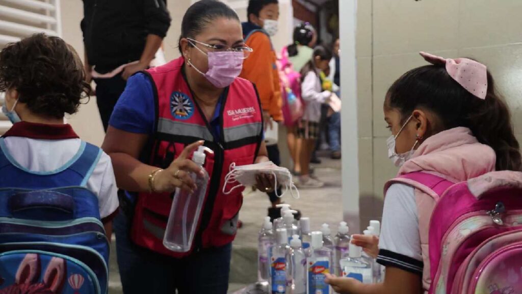 Capacitación digital para prevenir sarampión en escuelas de Quintana Roo