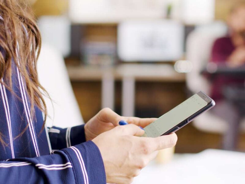 Regulación del uso de celulares en escuelas de Quintana Roo busca mejorar el rendimiento escolar