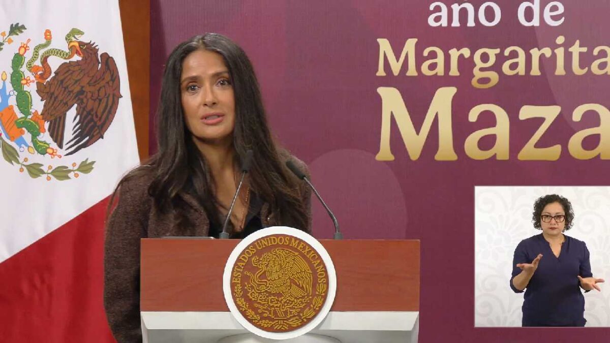 Salma Hayek estuvo en Palacio Nacional.