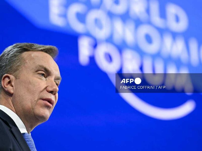 Salpica caso del fallecido Epstein al director ejecutivo del Foro de Davos; será investigado