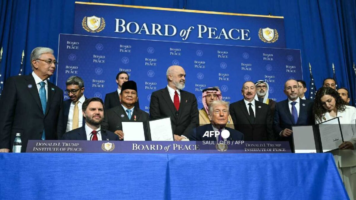 Primera reunión de la Junta de Paz.