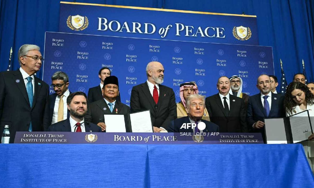 Primera reunión de la Junta de Paz.