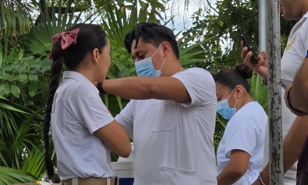 Aplican hasta 200 dosis diarias en Plaza de la Reforma.