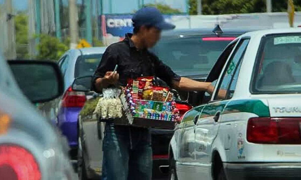 Vendedor en la vía pública en Cancún.