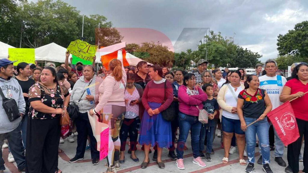 Protestan vecinos de zonas irregulares en Cancún.