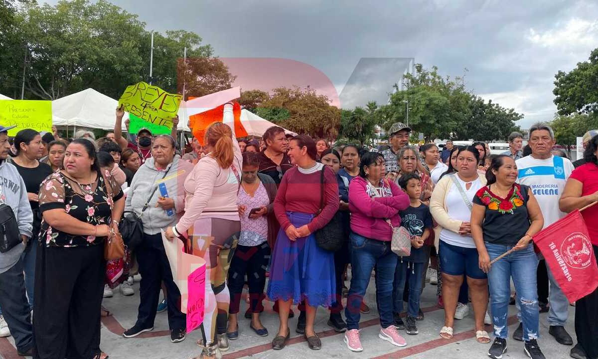Protestan vecinos de zonas irregulares en Cancún.