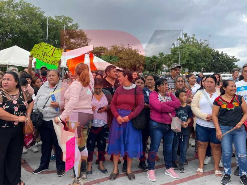 Protestan vecinos de asentamientos irregulares en Palacio Municipal en Cancún; esto es lo que exigen