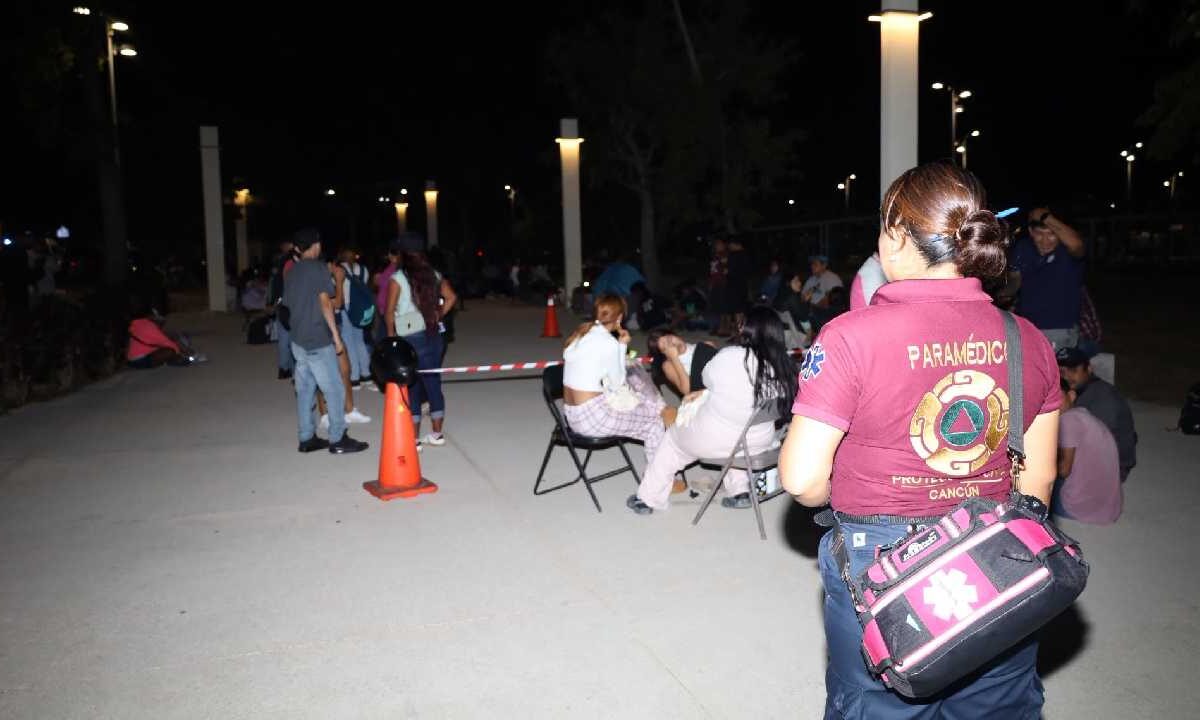 Muchas personas pasaron la noche para conseguir un boleto ver a la Banda MS.