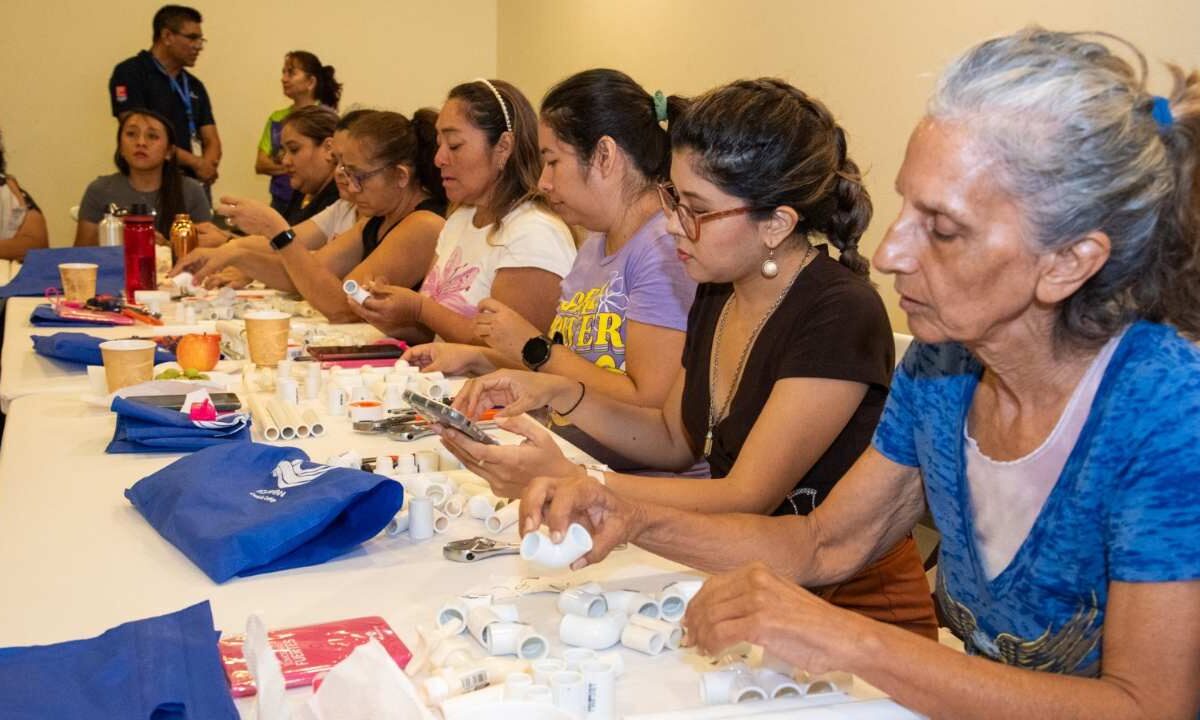 Aguakan realiza taller de plomería para mujeres en Isla Mujeres