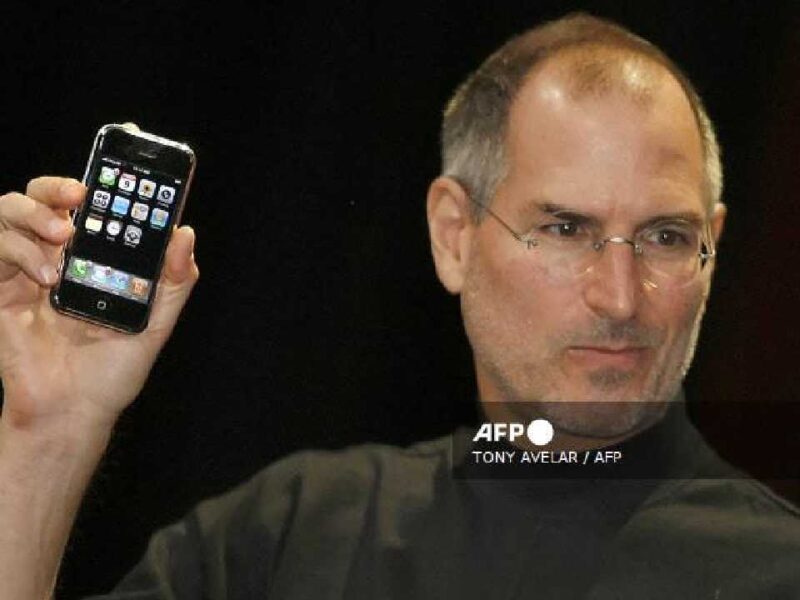 Apple cumple 50 años: de revolucionar la tecnología al desafío de liderar la era de la IA