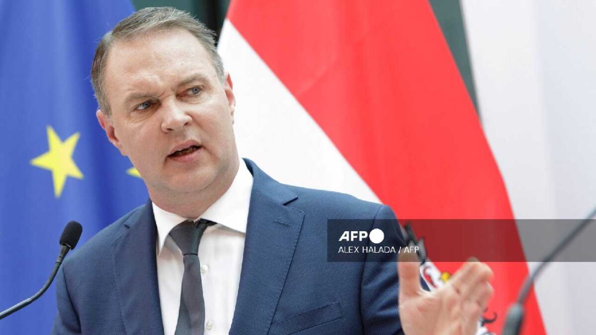 Austria va por regular redes sociales a menores.