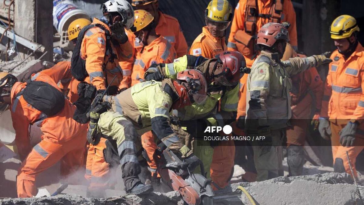 Suman 12 los muertos por derrumbe en Brasil.