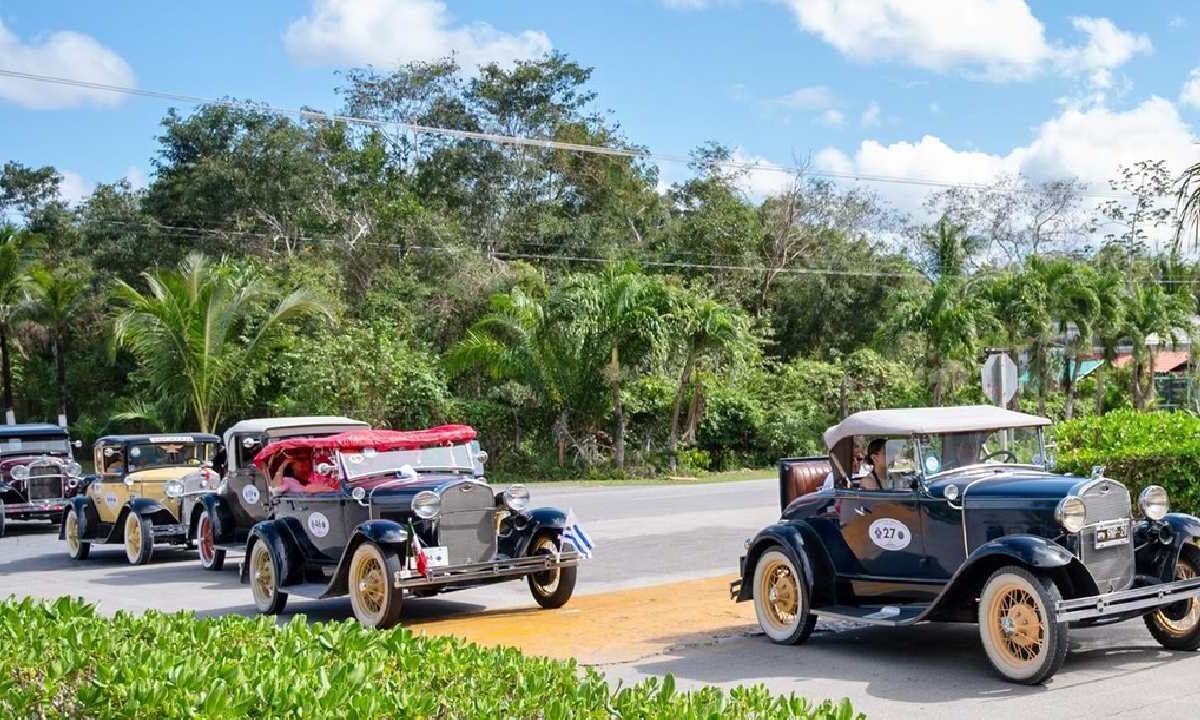 Las caravanas recorrieron destinos turísticos desde Cozumel hasta la Riviera Maya.