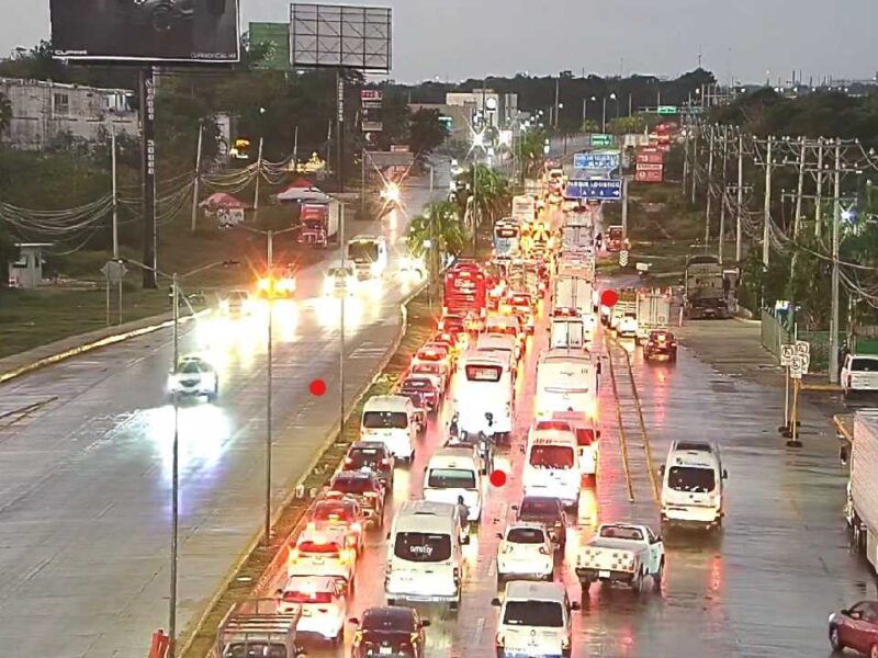 Caos en el boulevard Colosio de Cancún por diferentes accidentes de tránsito