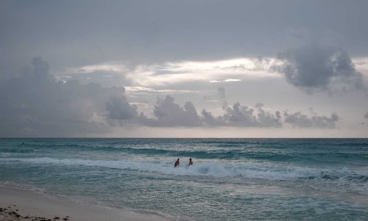El clima en Quintana Roo se mantiene con posibilidad de lluvias.