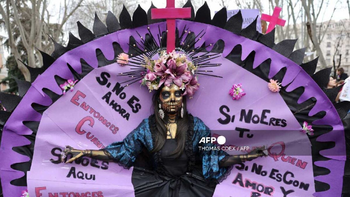 Llaman mujeres a la paz en el Día de la Mujer.