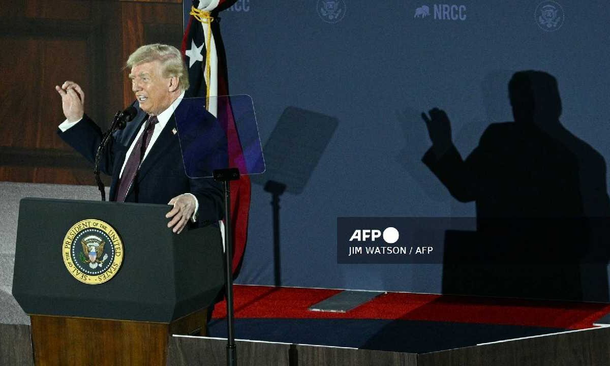 Donald Trump sigue en negociaciones.