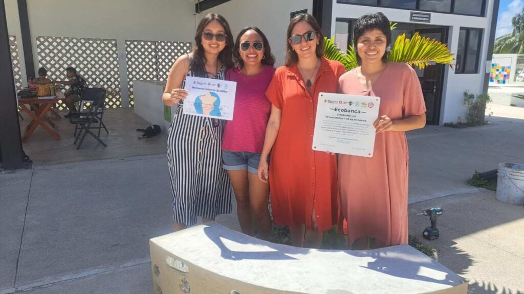 Colocal la Ecobanca Ecoliiks número 17 en Chetumal, capital de Quintana Roo.