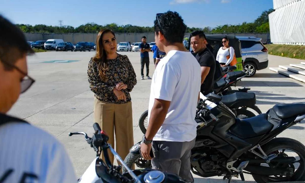 Mara Lezama entregó unidades recuperadas.